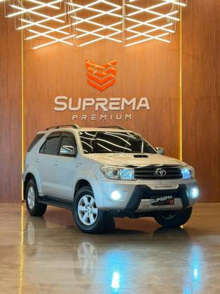 TOYOTA HILUX SW4 3.0 SRV 4X4 7 LUGARES 16V TURBO INTERCOOLER DIESEL 4P AUTOMÁTICO TOYOTA HILUX SW4 3.0 SRV 4X4 7 LUGARES 16V TURBO INTERCOOLER DIESEL 4P AUTOMÁTICO